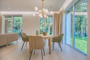 Bougeoirs & mobilier : quand les accessoires subliment l’ameublement